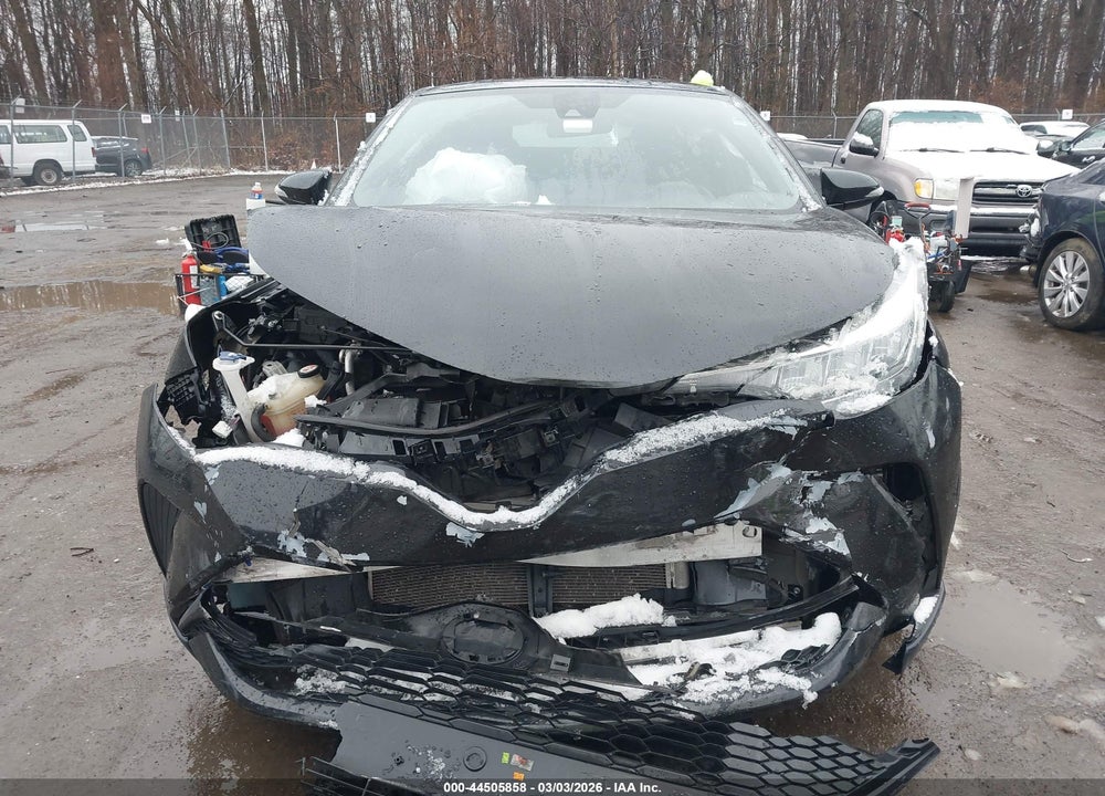 2020 TOYOTA C-HR XLE VIN: NMTKHMBX8LR104111