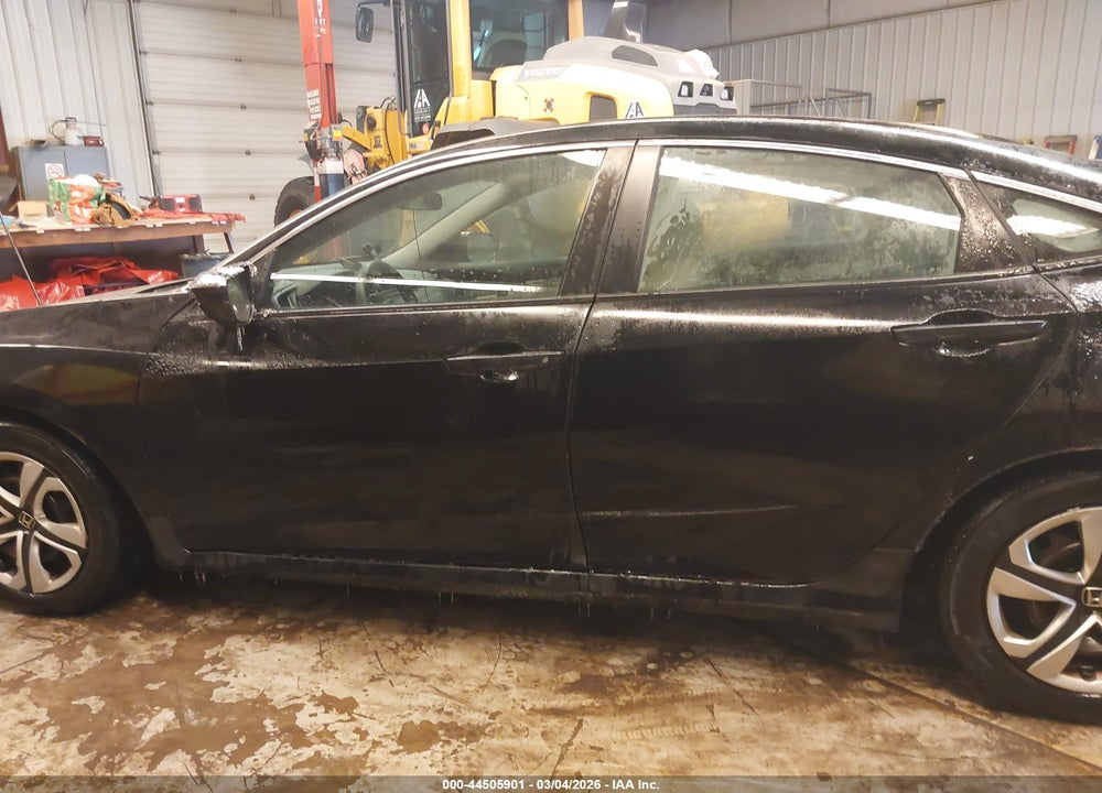 2018 HONDA CIVIC LX VIN: 2HGFC2F59JH536590