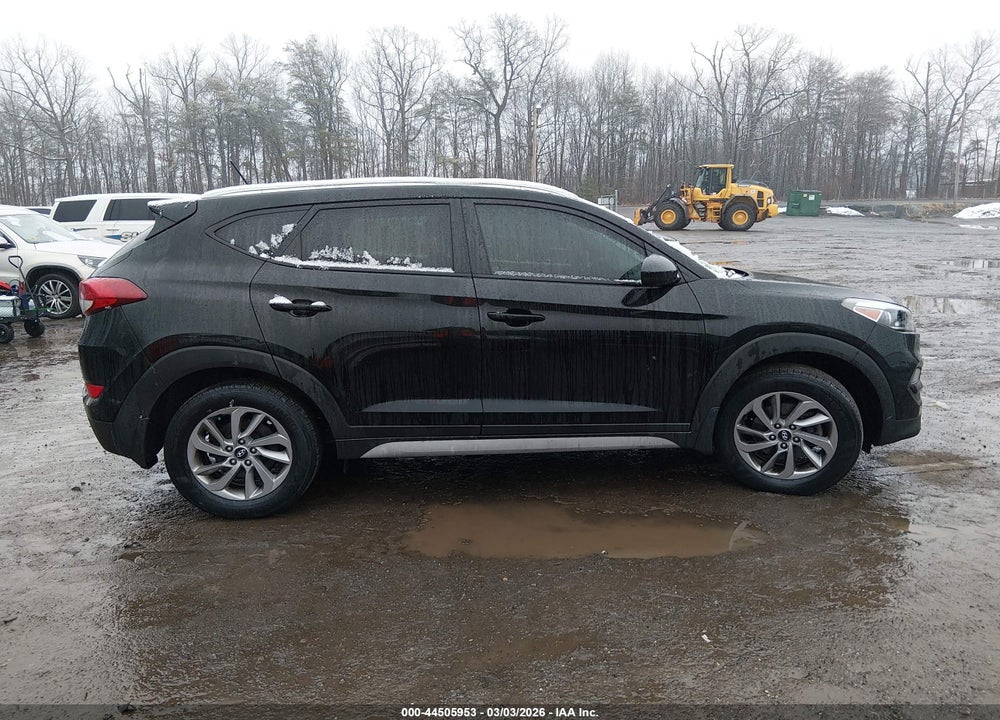 2017 HYUNDAI TUCSON SE VIN: KM8J33A4XHU488579