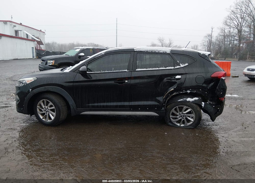 2017 HYUNDAI TUCSON SE VIN: KM8J33A4XHU488579