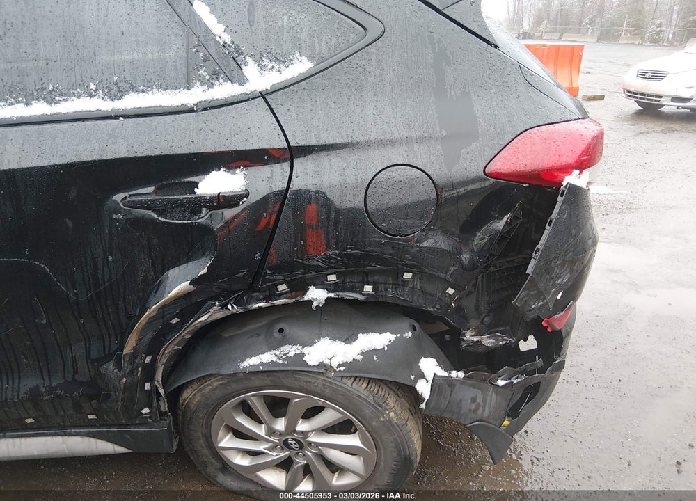 2017 HYUNDAI TUCSON SE VIN: KM8J33A4XHU488579