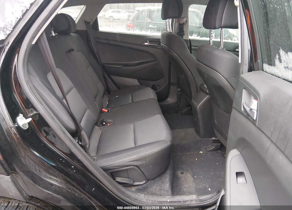 2017 HYUNDAI TUCSON SE VIN: KM8J33A4XHU488579