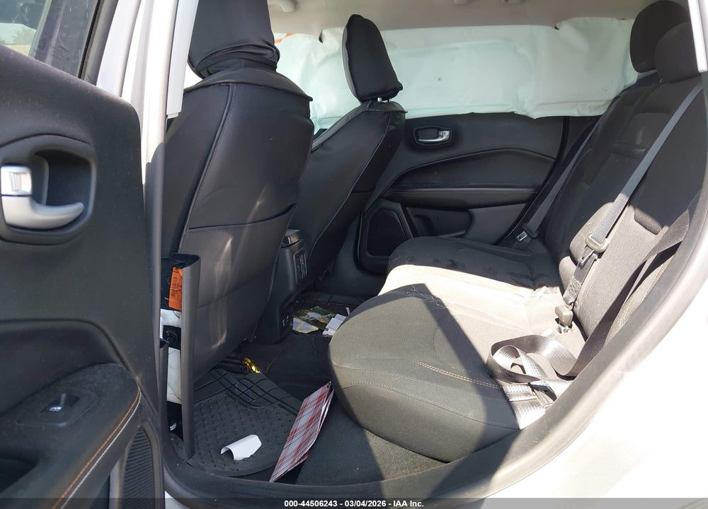 2018 JEEP COMPASS SPORT FWD VIN: 3C4NJCAB2JT133660