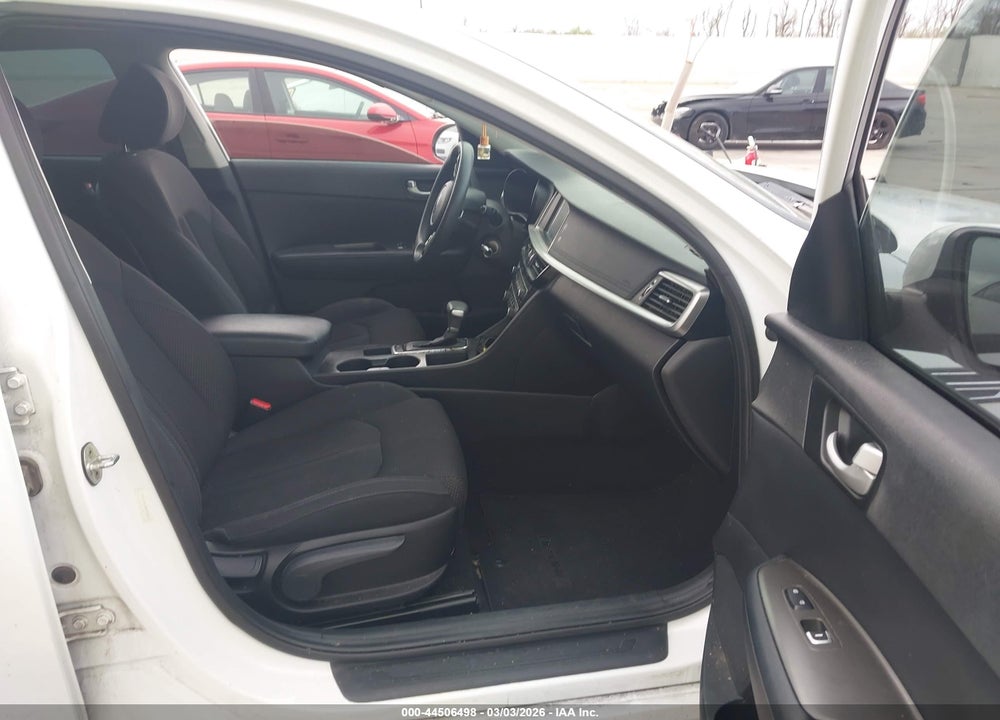 2019 KIA OPTIMA LX VIN: 5XXGT4L32KG325639