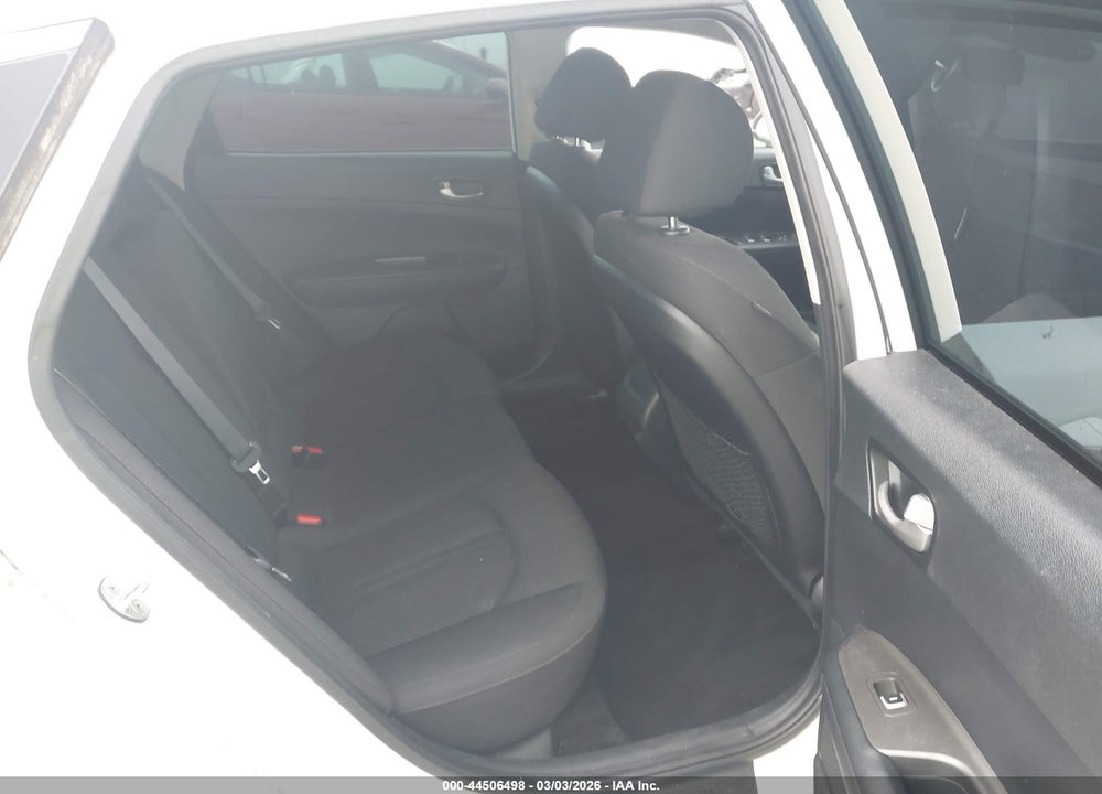 2019 KIA OPTIMA LX VIN: 5XXGT4L32KG325639