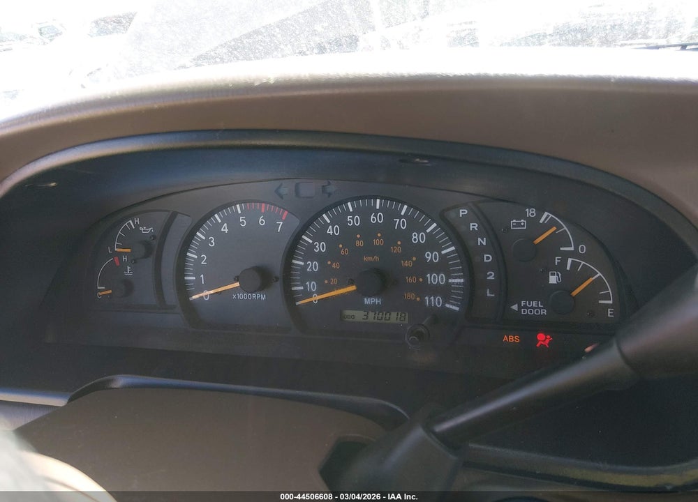 2004 TOYOTA TUNDRA LIMITED V8 VIN: 5TBDT48104S453902