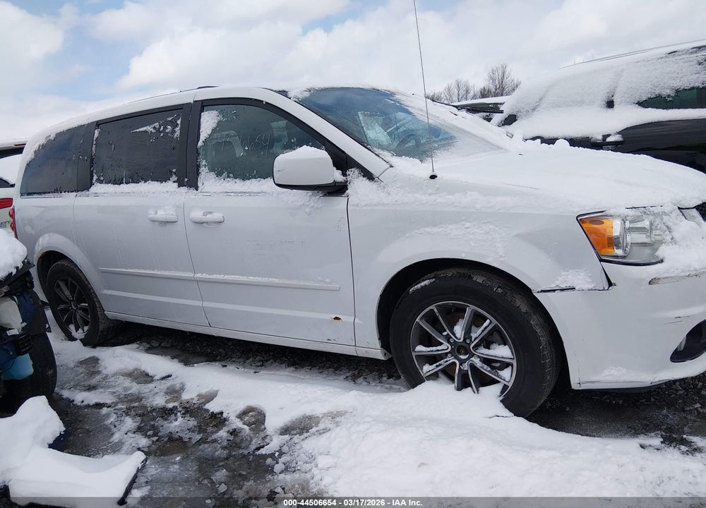 2017 DODGE GRAND CARAVAN SXT VIN: 2C4RDGCG6HR828200