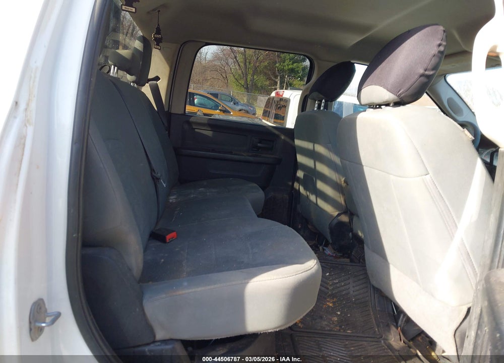 2016 RAM 2500 TRADESMAN VIN: 3C6UR5HLXGG328963