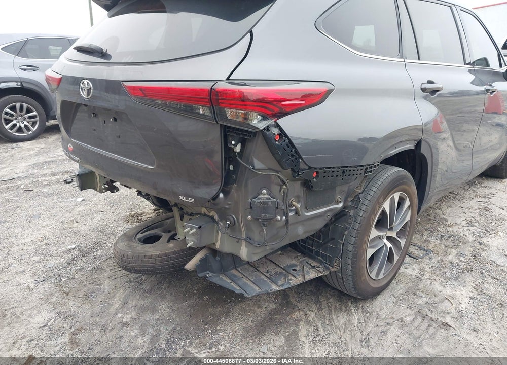 2022 TOYOTA HIGHLANDER XLE VIN: 5TDGZRAH8NS098969