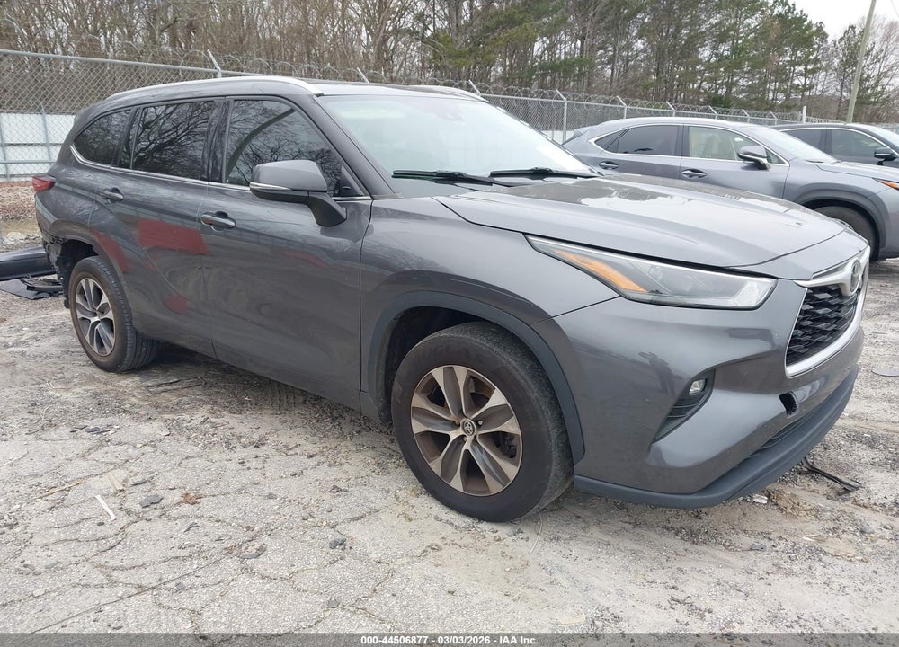 2022 TOYOTA HIGHLANDER XLE VIN: 5TDGZRAH8NS098969