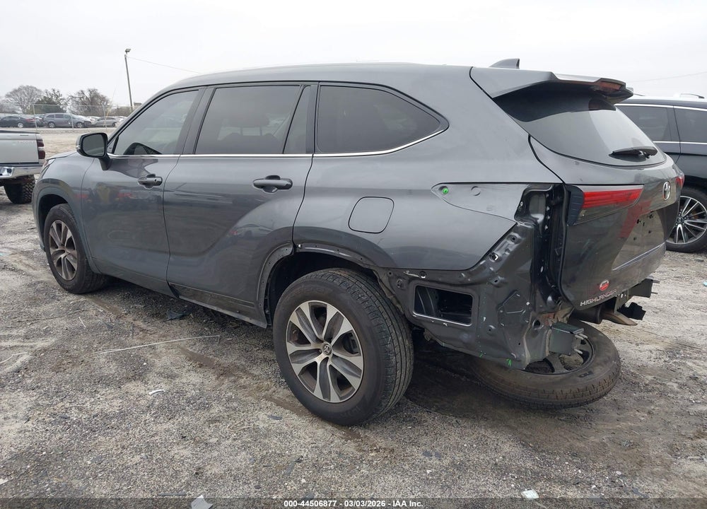 2022 TOYOTA HIGHLANDER XLE VIN: 5TDGZRAH8NS098969