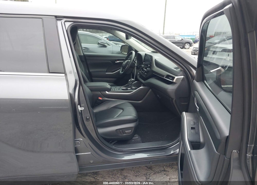 2022 TOYOTA HIGHLANDER XLE VIN: 5TDGZRAH8NS098969