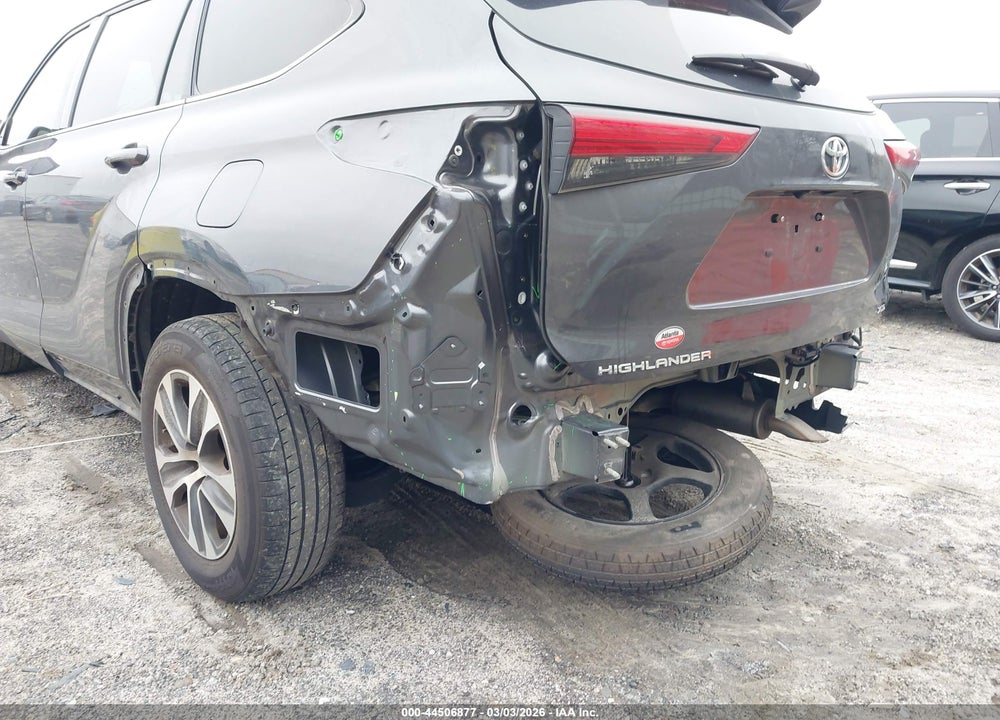 2022 TOYOTA HIGHLANDER XLE VIN: 5TDGZRAH8NS098969