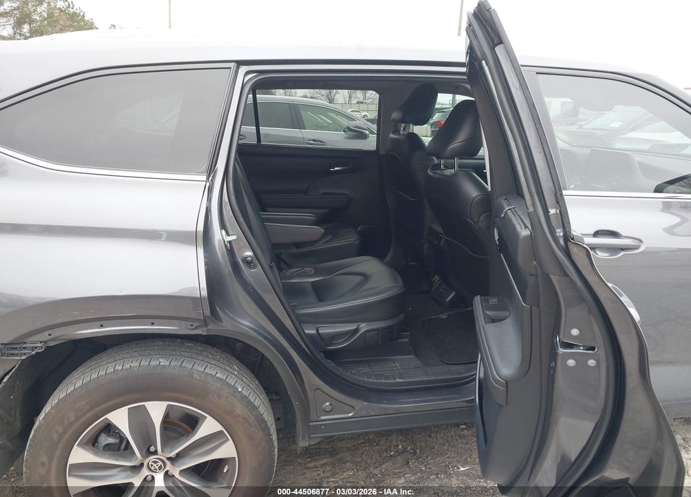 2022 TOYOTA HIGHLANDER XLE VIN: 5TDGZRAH8NS098969