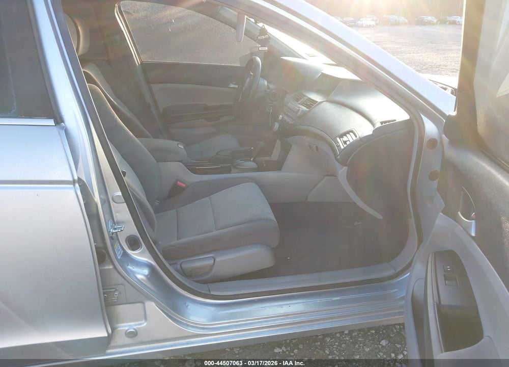 2008 HONDA ACCORD 2.4 LX VIN: JHMCP26358C033400