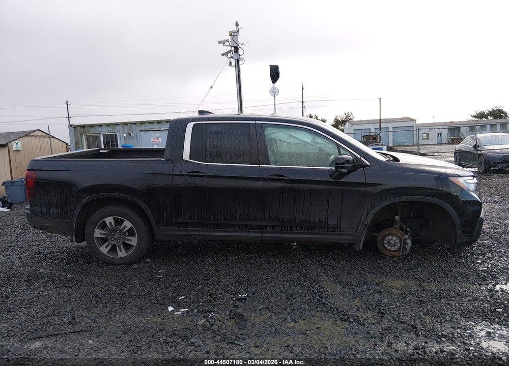 2017 HONDA RIDGELINE RTL-T VIN: 5FPYK3F60HB018092