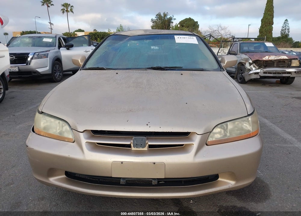 2000 HONDA ACCORD 2.3 LX VIN: 1HGCG6655YA132368