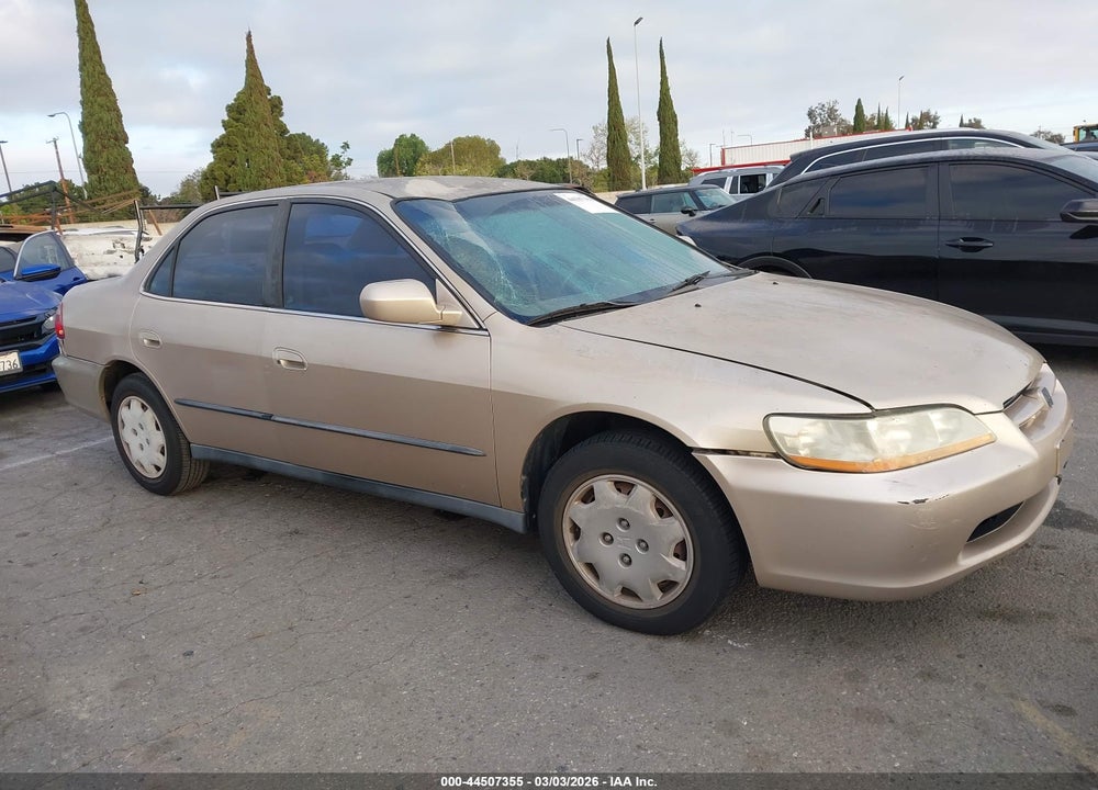 2000 HONDA ACCORD 2.3 LX VIN: 1HGCG6655YA132368