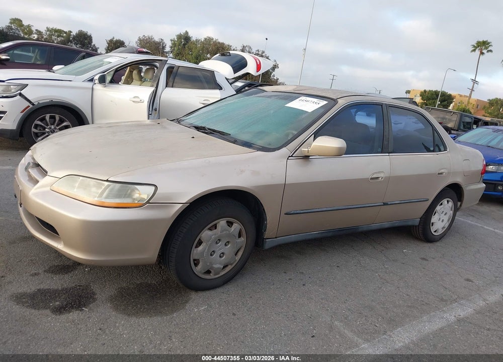 2000 HONDA ACCORD 2.3 LX VIN: 1HGCG6655YA132368