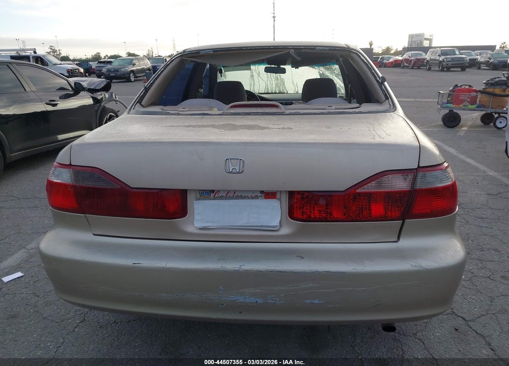 2000 HONDA ACCORD 2.3 LX VIN: 1HGCG6655YA132368