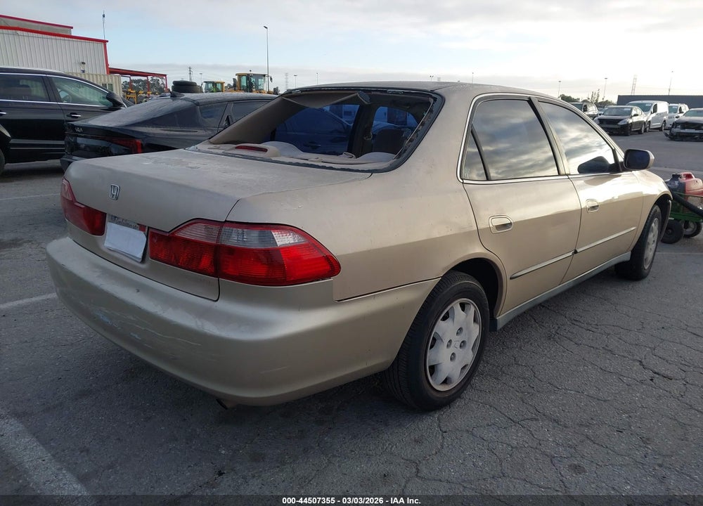 2000 HONDA ACCORD 2.3 LX VIN: 1HGCG6655YA132368