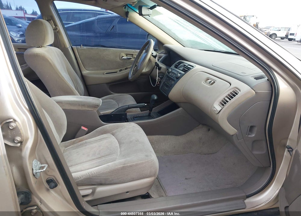 2000 HONDA ACCORD 2.3 LX VIN: 1HGCG6655YA132368