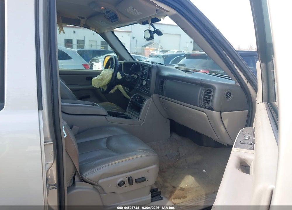 2005 CHEVROLET SUBURBAN 1500 LT VIN: 3GNEC16Z55G279304