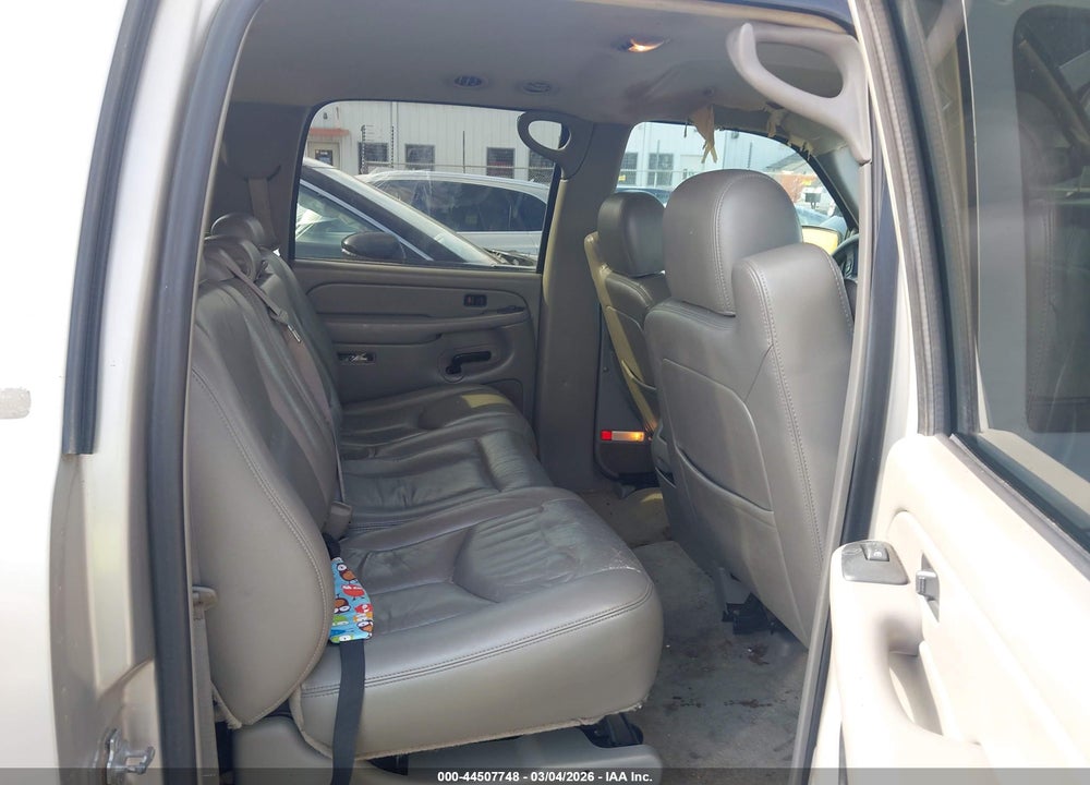 2005 CHEVROLET SUBURBAN 1500 LT VIN: 3GNEC16Z55G279304