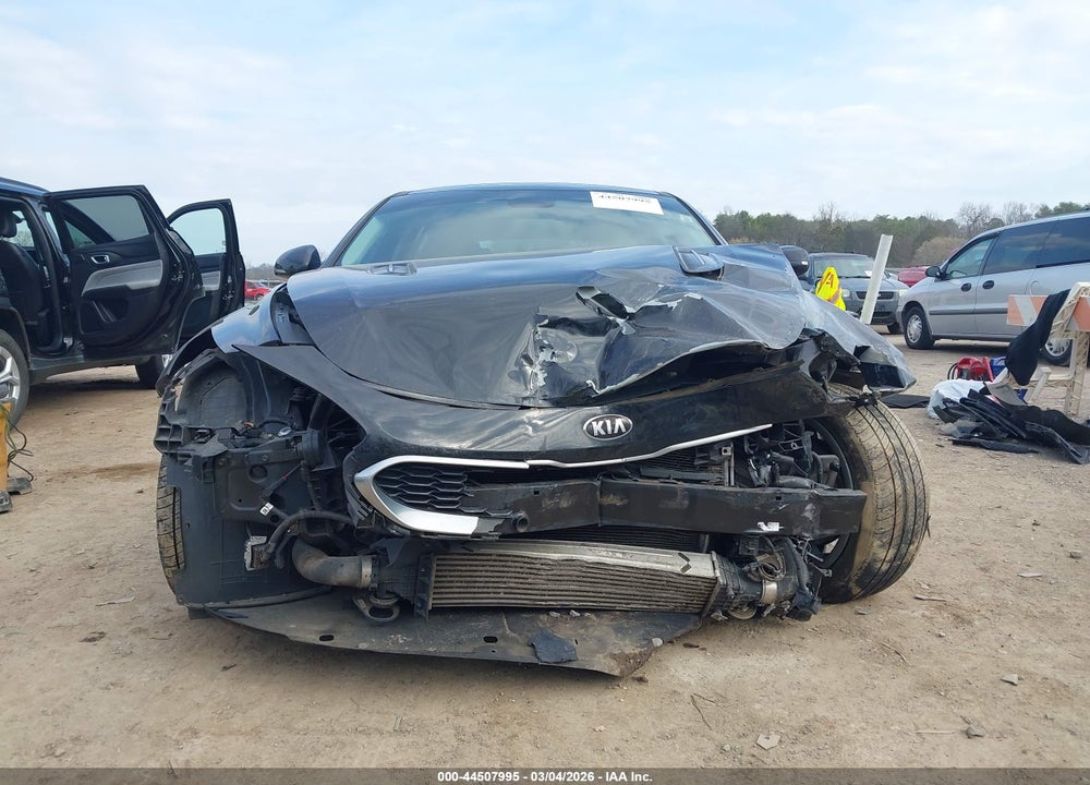 2018 KIA STINGER PREMIUM VIN: KNAE25LA2J6024118