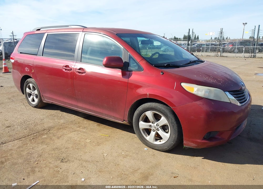 2011 TOYOTA SIENNA LE V6 VIN: 5TDKK3DC5BS138318