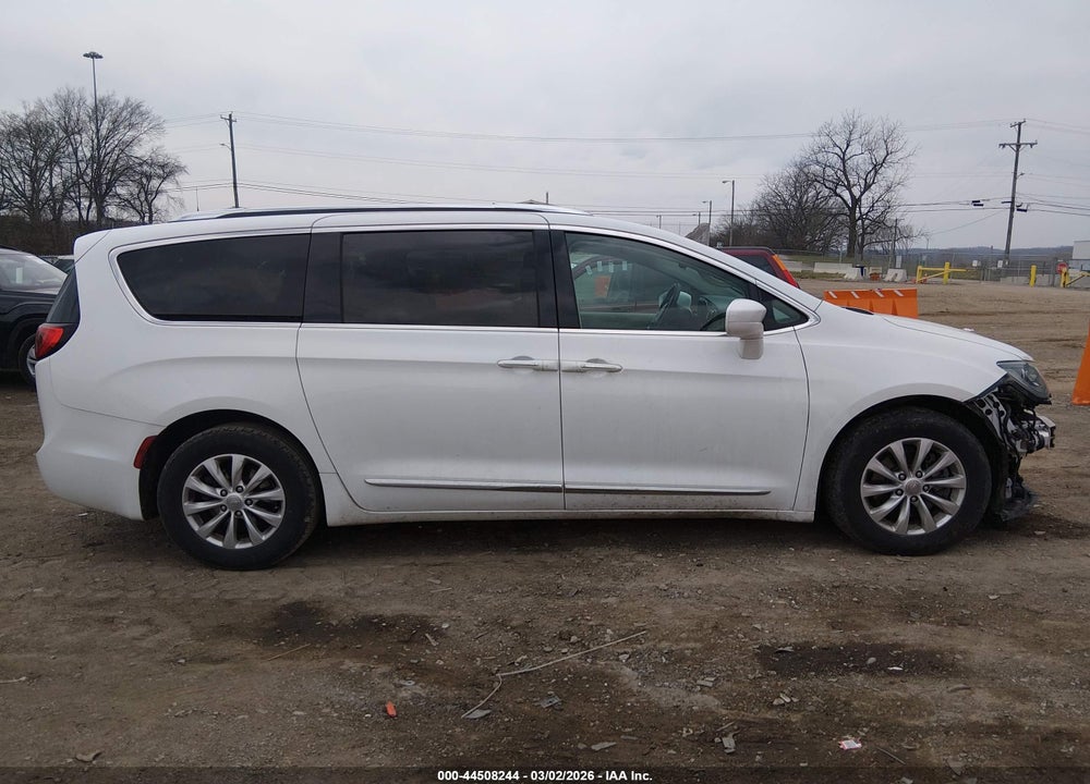 2018 CHRYSLER PACIFICA TOURING L VIN: 2C4RC1BG9JR144023