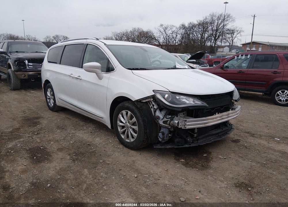 2018 CHRYSLER PACIFICA TOURING L VIN: 2C4RC1BG9JR144023