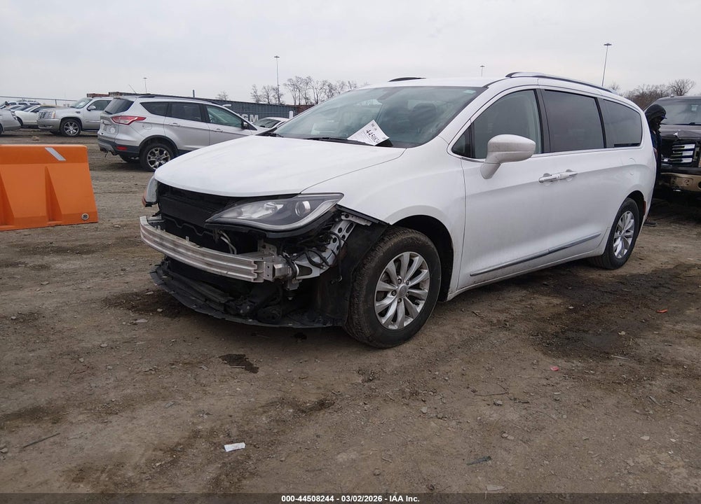 2018 CHRYSLER PACIFICA TOURING L VIN: 2C4RC1BG9JR144023