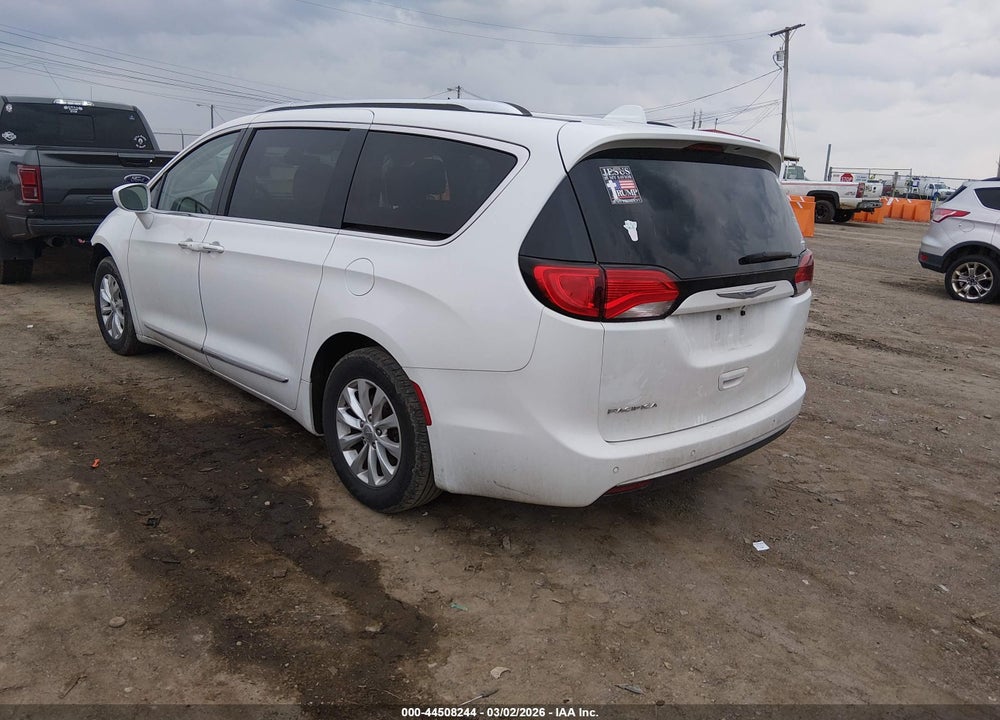 2018 CHRYSLER PACIFICA TOURING L VIN: 2C4RC1BG9JR144023