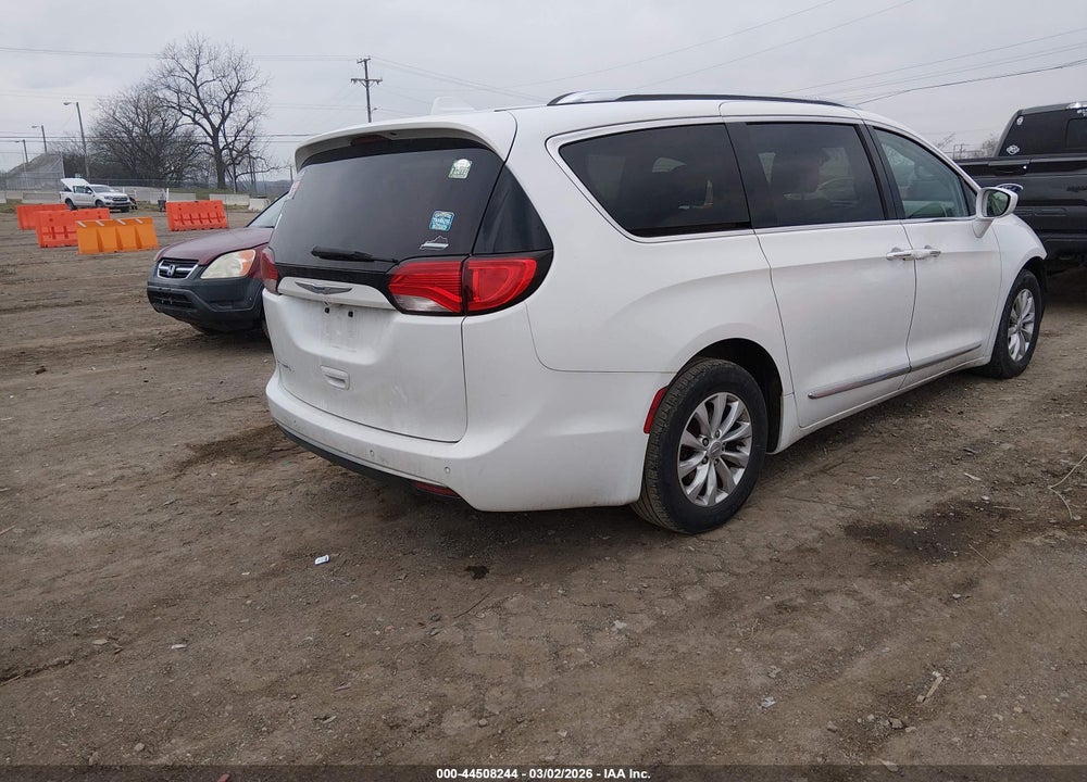 2018 CHRYSLER PACIFICA TOURING L VIN: 2C4RC1BG9JR144023
