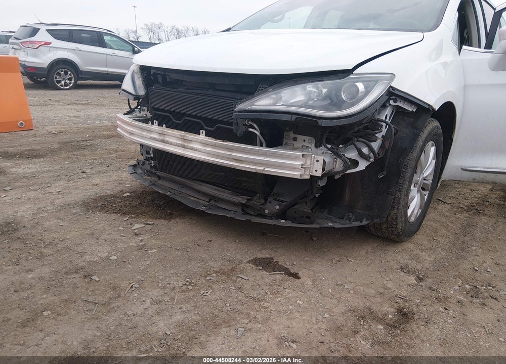 2018 CHRYSLER PACIFICA TOURING L VIN: 2C4RC1BG9JR144023