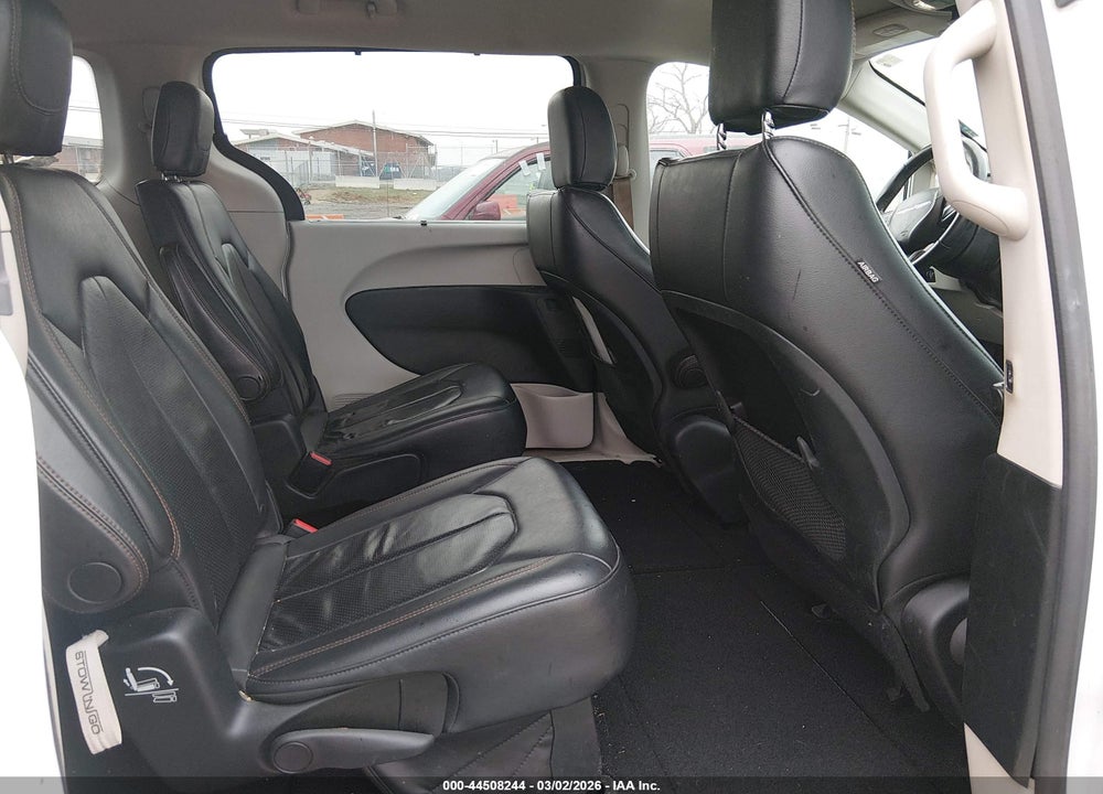 2018 CHRYSLER PACIFICA TOURING L VIN: 2C4RC1BG9JR144023