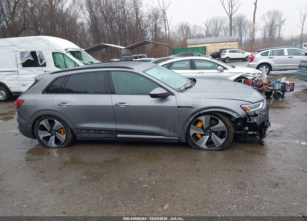 2022 AUDI E-TRON PREMIUM PLUS QUATTRO VIN: WA1LAAGE7NB008524