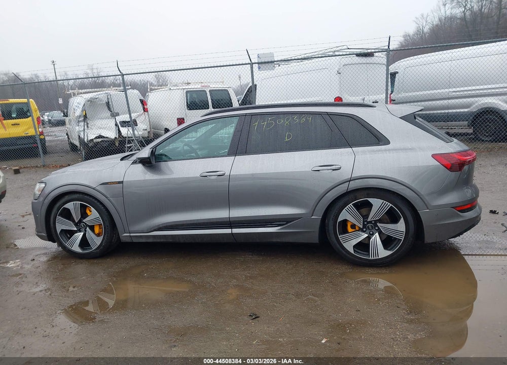 2022 AUDI E-TRON PREMIUM PLUS QUATTRO VIN: WA1LAAGE7NB008524