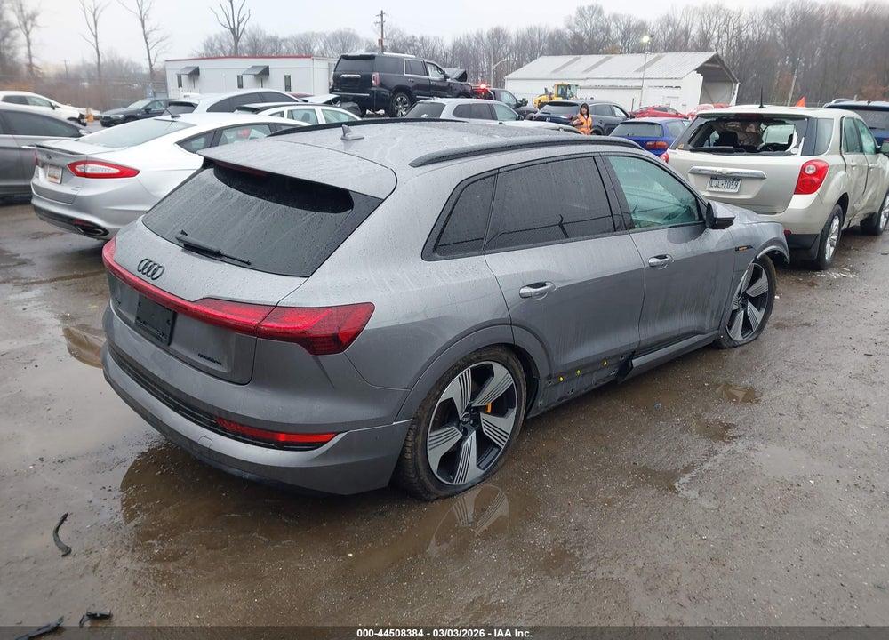 2022 AUDI E-TRON PREMIUM PLUS QUATTRO VIN: WA1LAAGE7NB008524