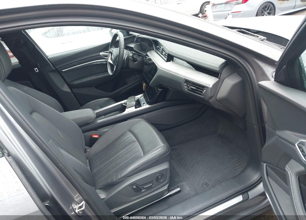 2022 AUDI E-TRON PREMIUM PLUS QUATTRO VIN: WA1LAAGE7NB008524