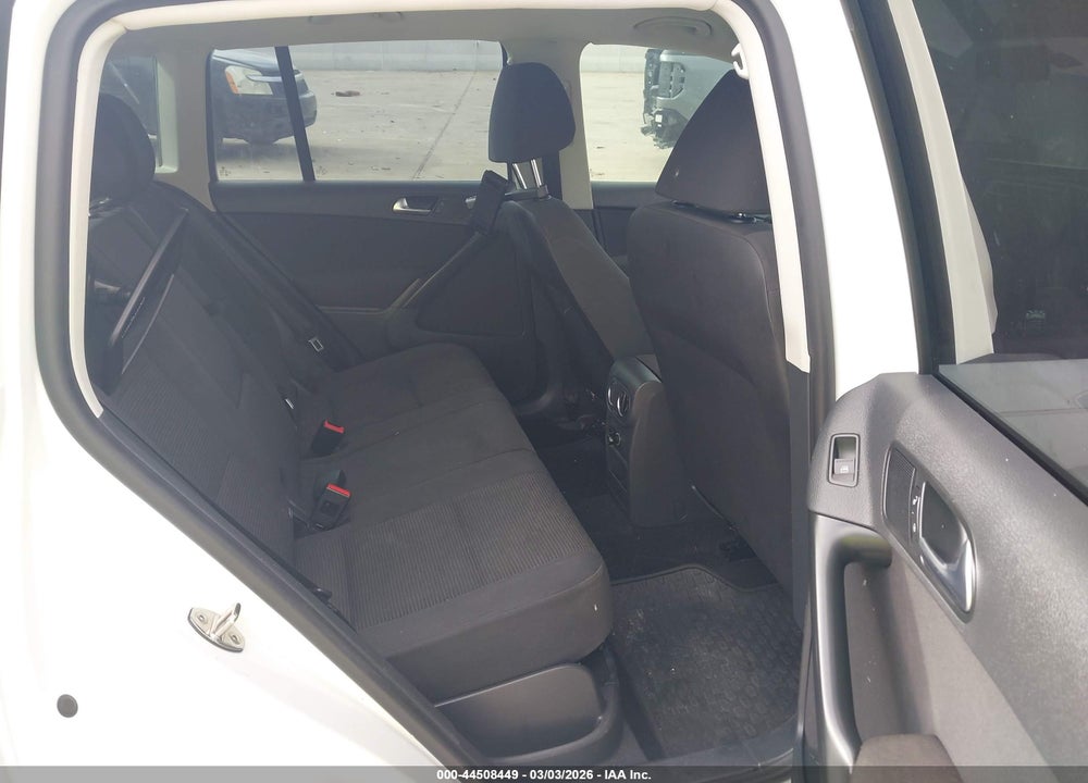 2015 VOLKSWAGEN TIGUAN S VIN: WVGAV7AX9FW529569