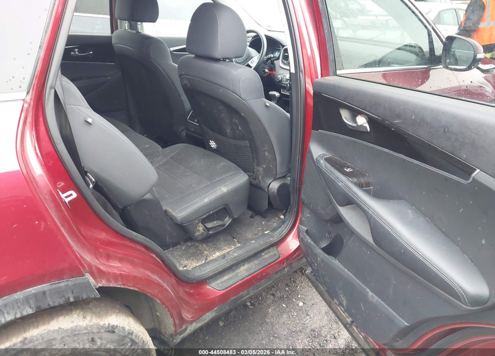 2019 KIA SORENTO 2.4L LX VIN: 5XYPGDA38KG576104