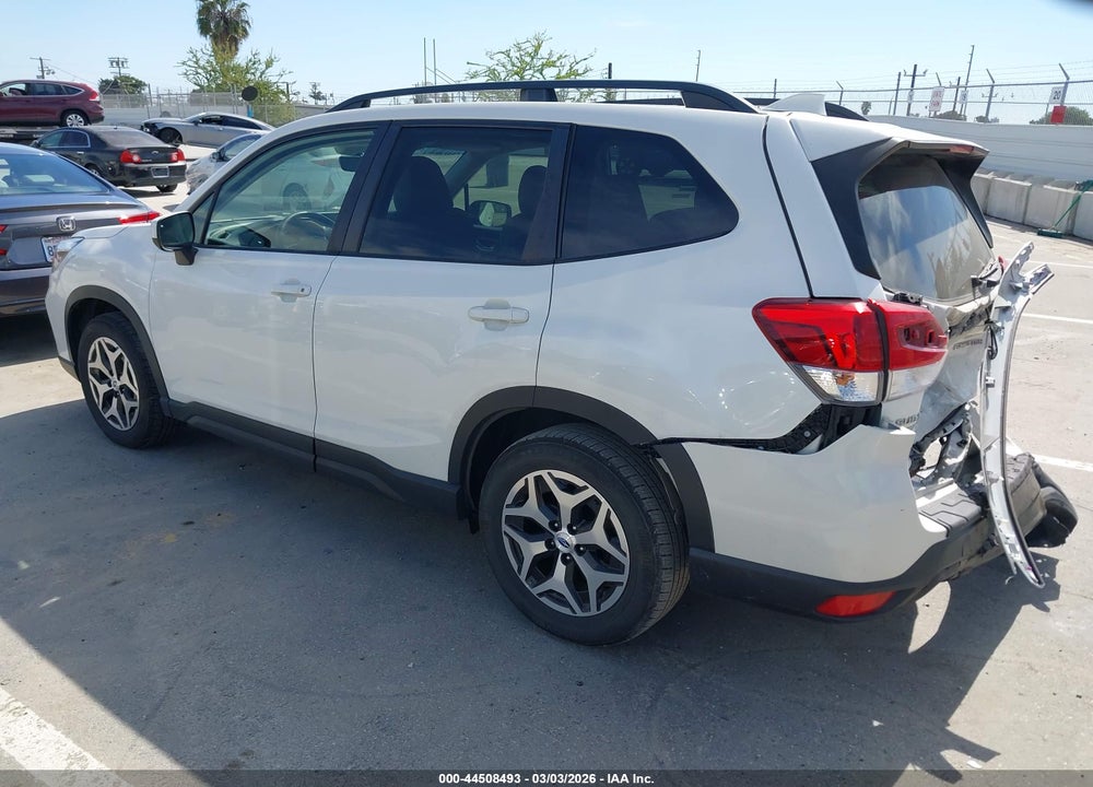 2020 SUBARU FORESTER PREMIUM VIN: JF2SKAJC5LH560198