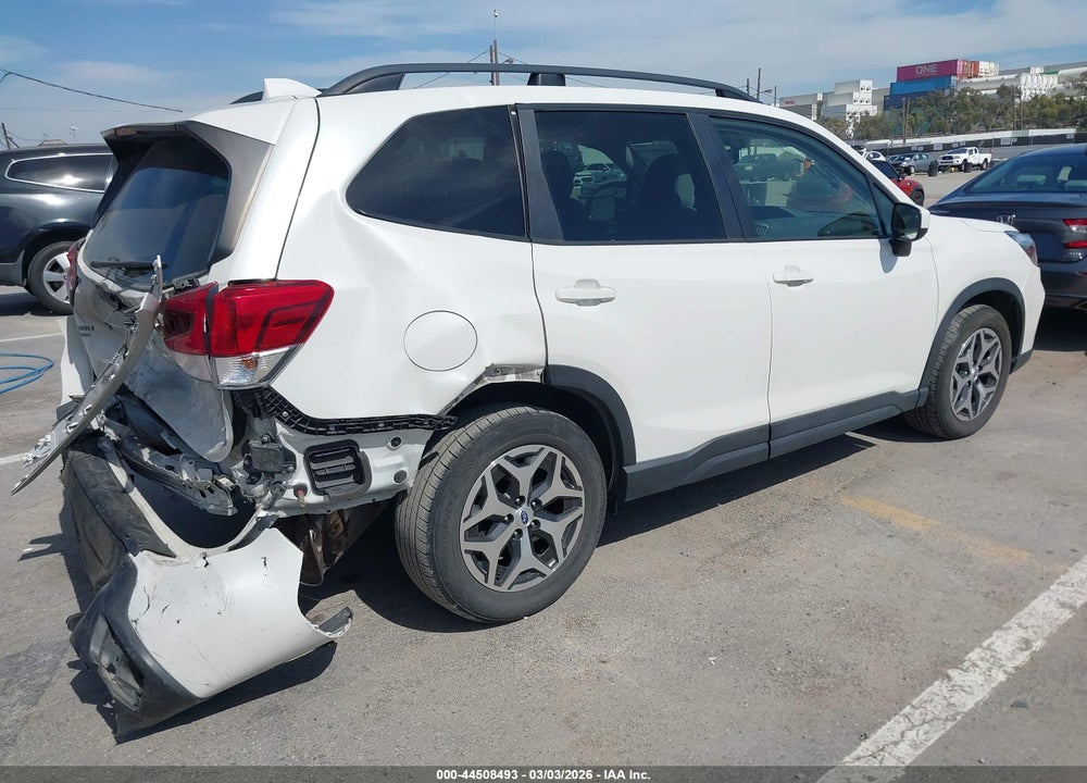2020 SUBARU FORESTER PREMIUM VIN: JF2SKAJC5LH560198