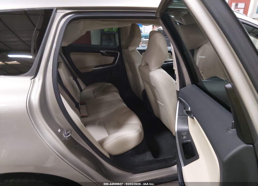 2016 VOLVO XC60 T5 PLATINUM VIN: YV4612RM9G2866977