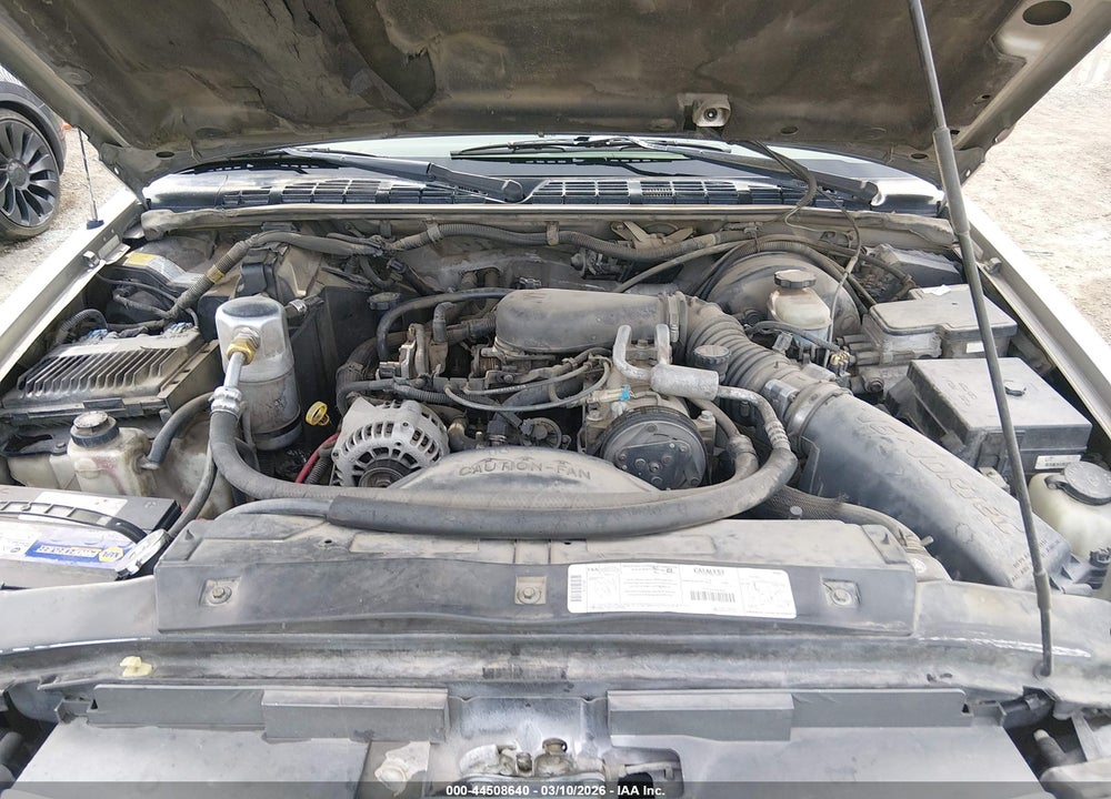 1998 GMC JIMMY SLE VIN: 1GKDT13W9W2570966