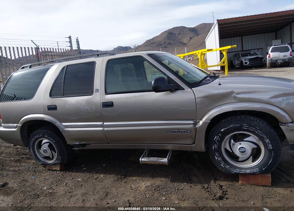 1998 GMC JIMMY SLE VIN: 1GKDT13W9W2570966