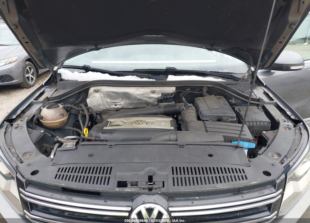 2016 VOLKSWAGEN TIGUAN SE VIN: WVGBV7AX2GW526714