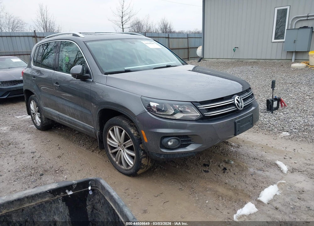 2016 VOLKSWAGEN TIGUAN SE VIN: WVGBV7AX2GW526714